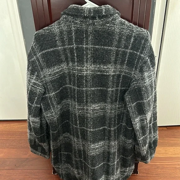 Gorgeous Banana Republic black and white Shacket size medium. Never worn - Picture 2 of 5